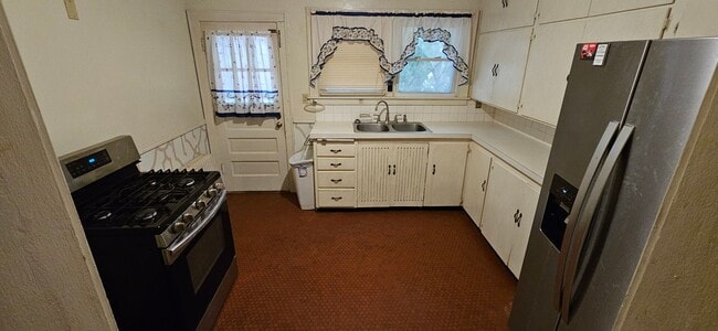 Photo - 1363 W 12th St Unidad 1363 W  12th St.