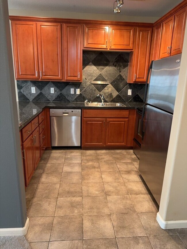 Beautiful 1BR Condo in Desirable Hunter's Unit 229 Condo for Rent