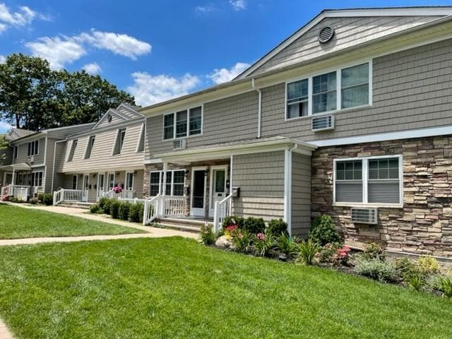 Fairfield Village At Commack