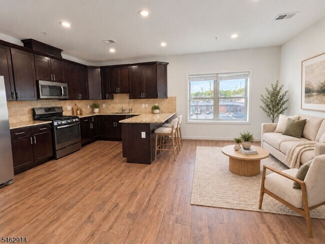 1317 North Ave Unit 204