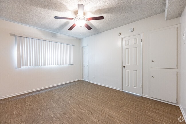 1BR, 1BA - 595SF - Bedroom