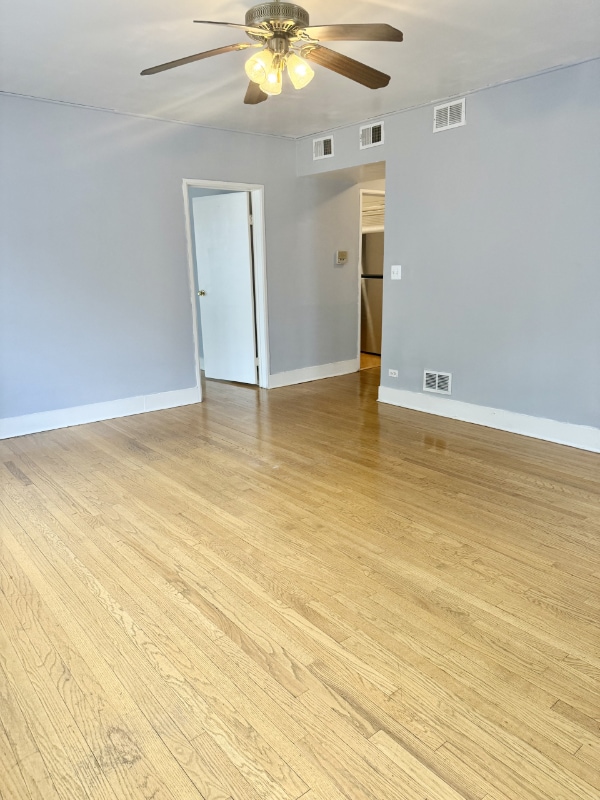Photo - 5031 N Harding Ave Unidad 2W
