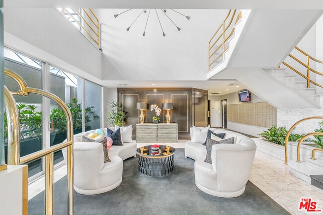 Building Photo - 1131 Alta Loma Rd Unit 306