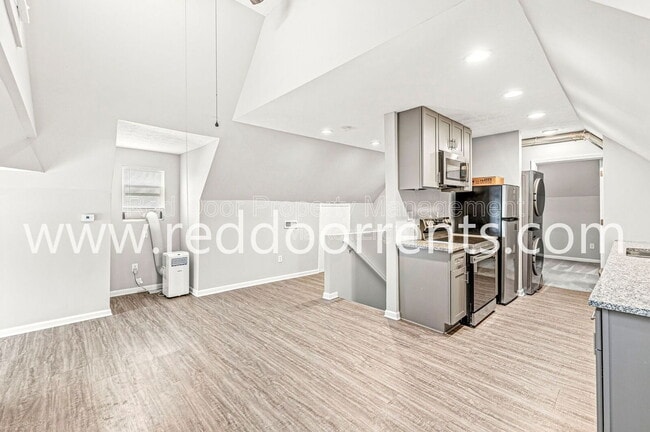 Photo - 2345 N Kenwood Ave