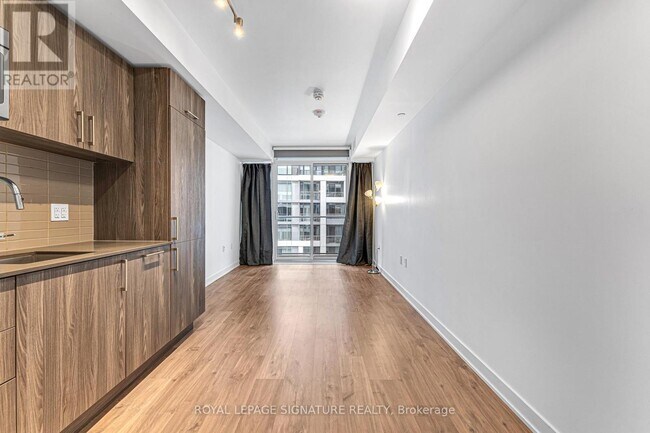 Photo - 27 Bathurst St Unit 519