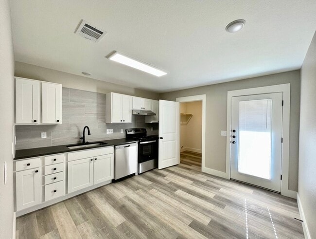 Photo - Modern 2 Bedroom 1 Full Bath Duplex with S...