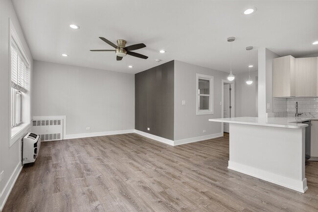 Photo - 1303 W Estes Ave