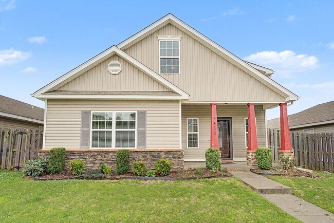 Building Photo - Beautiful 3 Bedroom Home with Hardwood, Tile & Spacious Kitchen