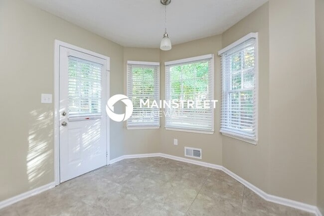 Photo - 3 Bedroom Pet-Friendly Home in Dallas, GA with Main Street Renewal