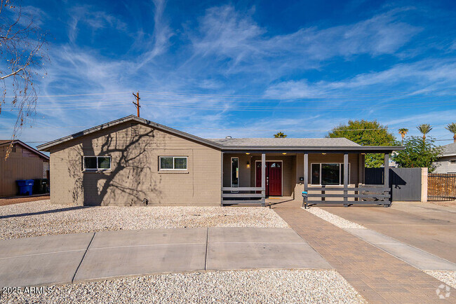 Building Photo - 3314 E Cypress St Rental