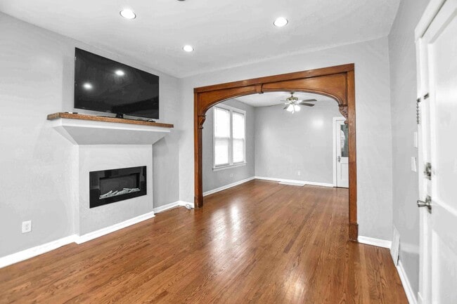 Photo - 1302 S 61st Ave