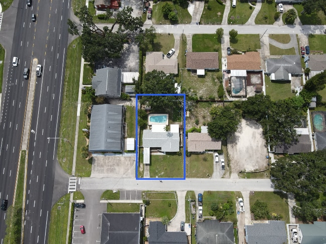 Photo - 11706 Oban Ave
