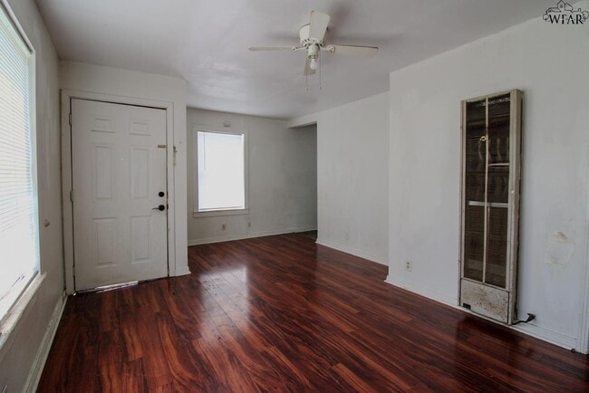 Photo - 1640 Hawes Ave