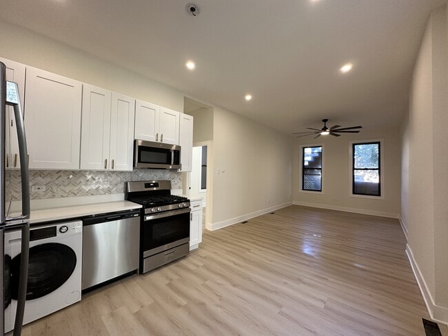 Building Photo - 1322 W Ohio St Unit G03C