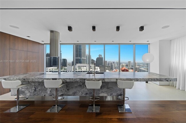 Photo - 1300 Brickell Bay Dr Unidad 4401