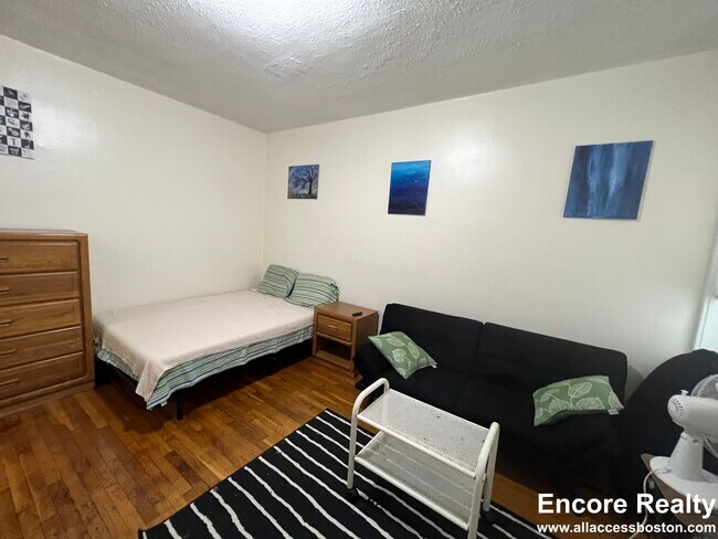 386 Riverway Unit 3