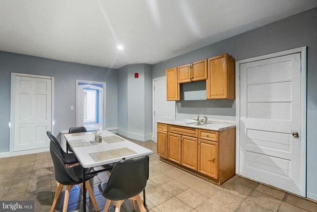 Building Photo - 1705 Harrison St Unit 1
