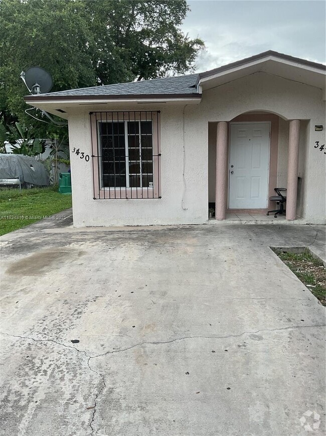 Building Photo - 3430 NW 10th Ave Unit 2 Rental