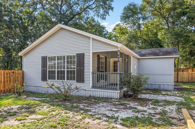 Photo - 700 Persimmon St