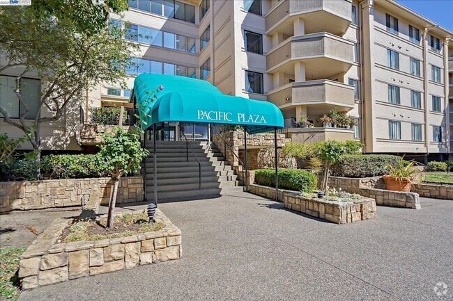 Building Photo - Spacious 2 bed 1.5 bath Condo in San Leand...