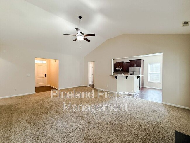 Photo - 728 Roanake Drive