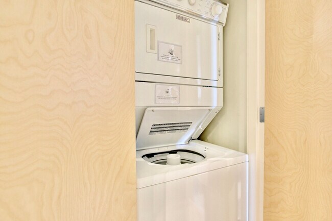 Photo - 1070 Richards St Unit ID1345529P