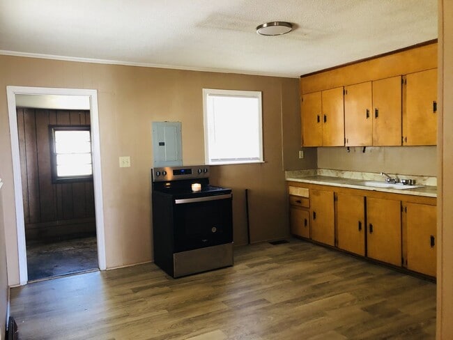 Photo - 3 Bedroom home |storage shed included |