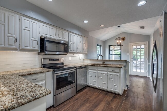Photo - 1108 Richland Oaks Dr