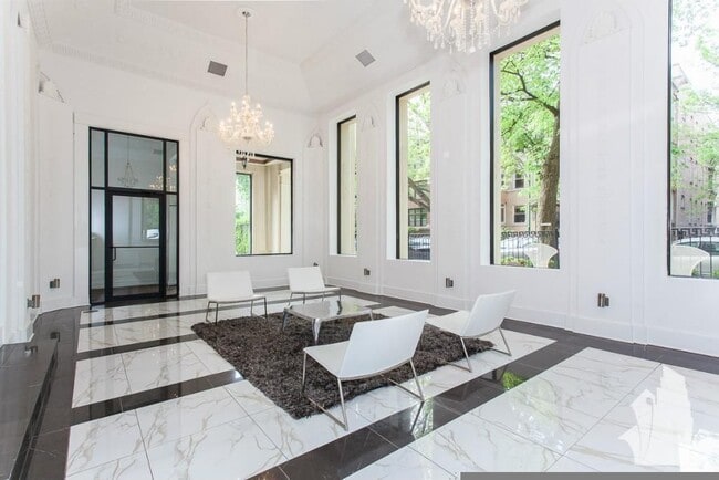 Photo - 925 W Carmen Ave