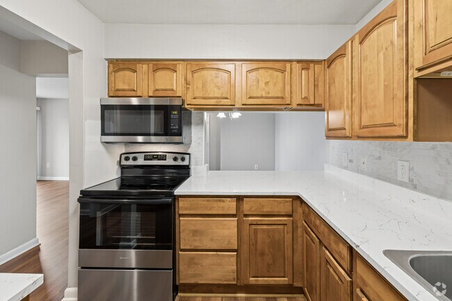 2BR, 2BA - 990SF - Kitchen