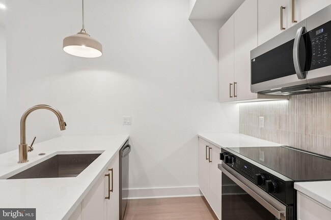 Building Photo - 30 W Allens Ln Unit 110