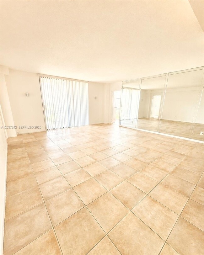 Building Photo - 13499 Biscayne Blvd Unit 706