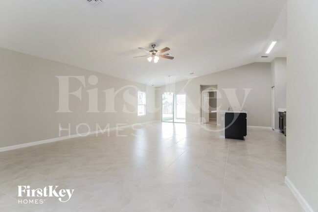 Photo - 150 Breakwater St SE