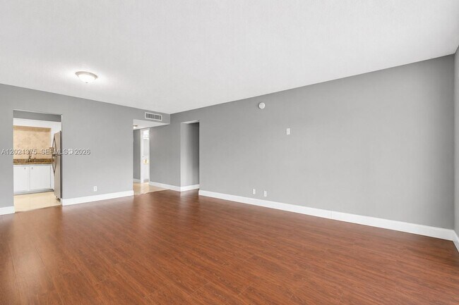 Photo - 5961 N Falls Cir Dr Unit 309