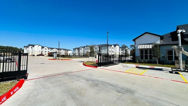 Photo - 19100 Woodland Hills Dr Unit B1