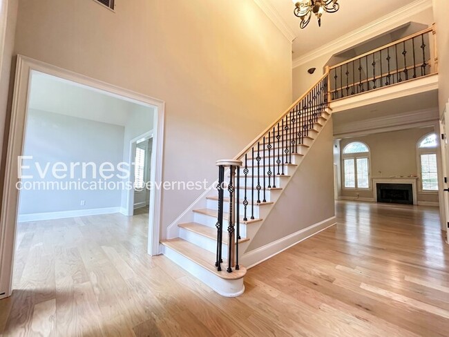 Photo - 5 Bed/3.5 Bath Home with Garage /Available Now!
