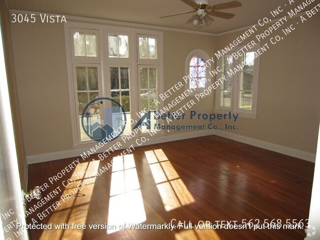 Building Photo - Large BEAUTIFUL Lower Spanish Style Unit -... Rental