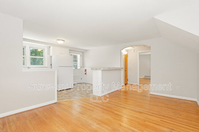 Photo - 2008 Maple Ave Unit B