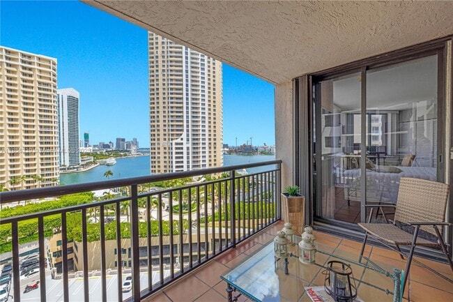 Building Photo - 540 Brickell Key Dr Unit 1514 Rental