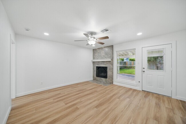 Photo - 9711 Derrik Dr