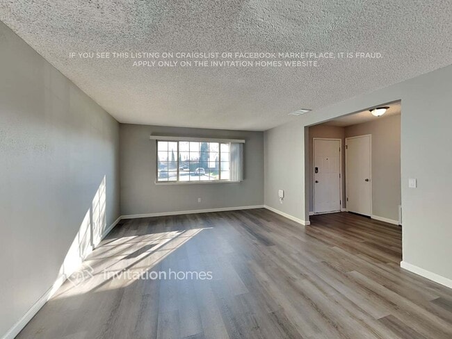 Photo - 520 Trumpeter Dr