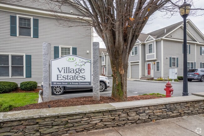Entrada de la propiedad - Village Estates