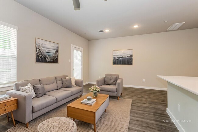 Photo - 305 N Centro Cir