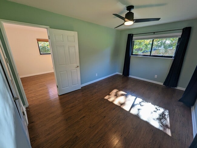 Photo - 504 Long Bow Ln