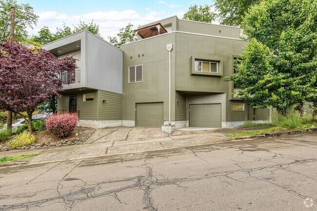 Building Photo - Beautiful 2 Bedroom Townhome in N Portland Unit 941 N Cook St.