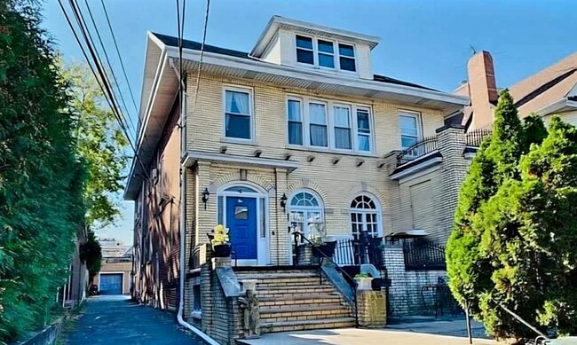 Building Photo - 86 W 34th St.