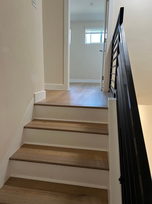 Entry - 7390 Eads Ave