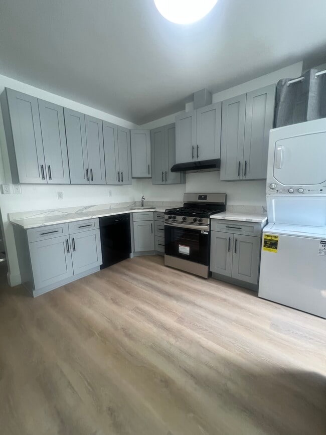 Building Photo - 339 Grove St Unit 4 Rental