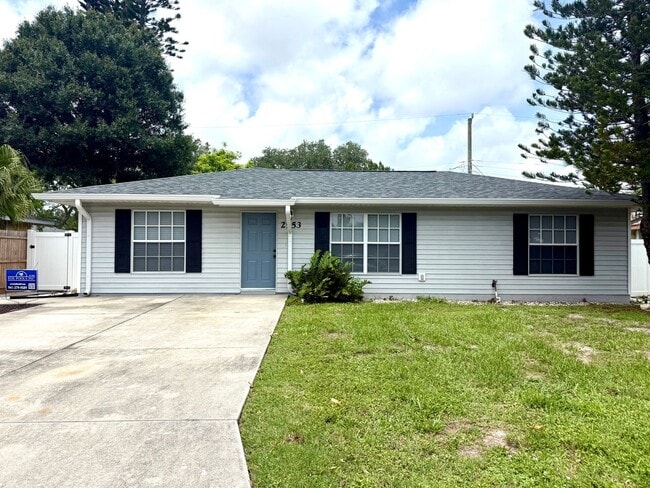 Building Photo - 2953 Oak St
