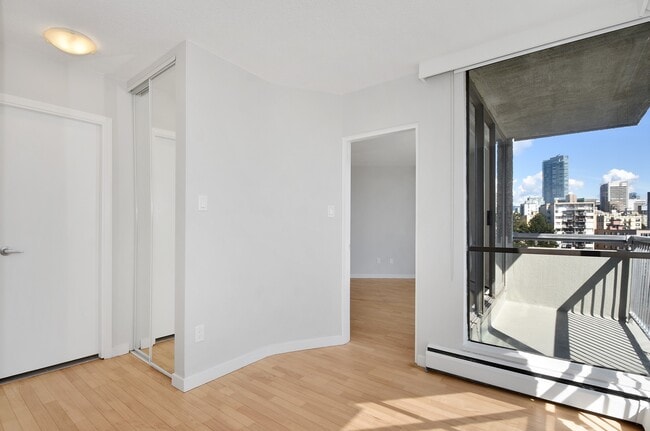 Photo - Hendry House Unit 01004